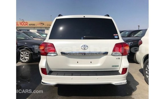 Buy Import Toyota Land Cruiser White Car in Import - Dubai in Belait Buy Import Toyota Land Cruiser White Car in Import - Dubai in Belait