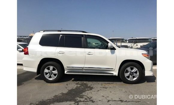 Buy Import Toyota Land Cruiser White Car in Import - Dubai in Belait Buy Import Toyota Land Cruiser White Car in Import - Dubai in Belait