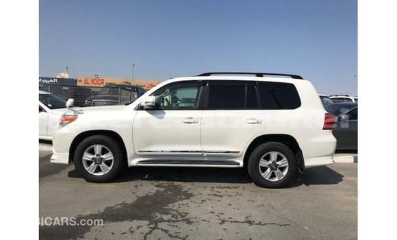 Buy Import Toyota Land Cruiser White Car in Import - Dubai in Belait Buy Import Toyota Land Cruiser White Car in Import - Dubai in Belait