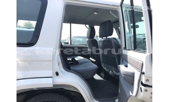Buy Import Toyota Land Cruiser White Car in Import - Dubai in Belait Buy Import Toyota Land Cruiser White Car in Import - Dubai in Belait
