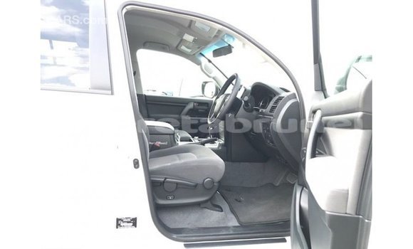 Buy Import Toyota Land Cruiser White Car in Import - Dubai in Belait Buy Import Toyota Land Cruiser White Car in Import - Dubai in Belait