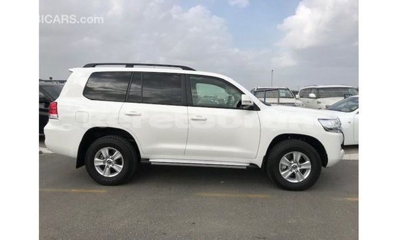 Buy Import Toyota Land Cruiser White Car in Import - Dubai in Belait Buy Import Toyota Land Cruiser White Car in Import - Dubai in Belait