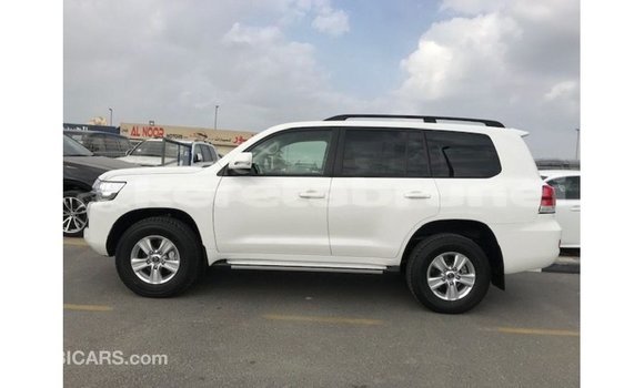 Buy Import Toyota Land Cruiser White Car in Import - Dubai in Belait Buy Import Toyota Land Cruiser White Car in Import - Dubai in Belait