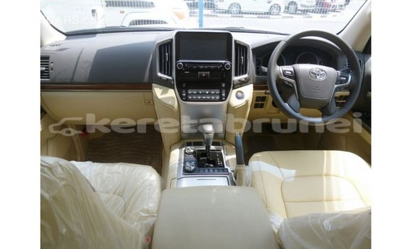 Buy Import Toyota Land Cruiser White Car in Import - Dubai in Belait Buy Import Toyota Land Cruiser White Car in Import - Dubai in Belait