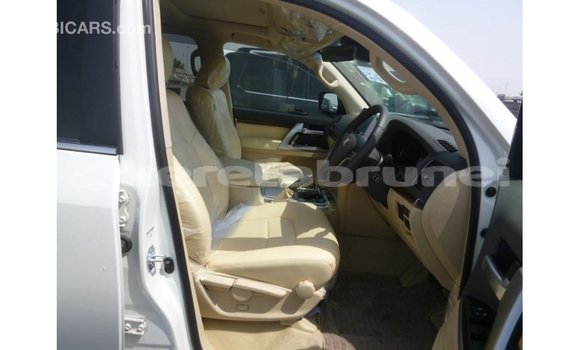 Buy Import Toyota Land Cruiser White Car in Import - Dubai in Belait Buy Import Toyota Land Cruiser White Car in Import - Dubai in Belait