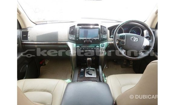 Buy Import Toyota Land Cruiser White Car in Import - Dubai in Belait Buy Import Toyota Land Cruiser White Car in Import - Dubai in Belait