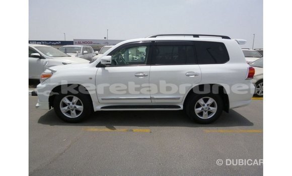 Buy Import Toyota Land Cruiser White Car in Import - Dubai in Belait Buy Import Toyota Land Cruiser White Car in Import - Dubai in Belait