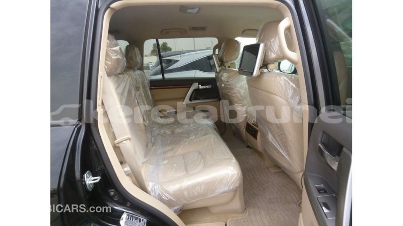 Big with watermark toyota land cruiser belait import dubai 2870