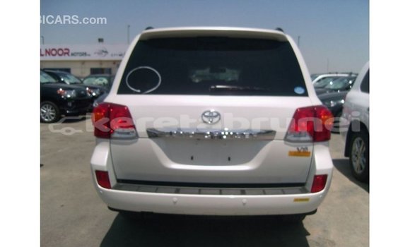Buy Import Toyota Land Cruiser White Car in Import - Dubai in Belait Buy Import Toyota Land Cruiser White Car in Import - Dubai in Belait