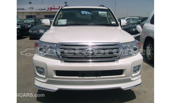 Buy Import Toyota Land Cruiser White Car in Import - Dubai in Belait Buy Import Toyota Land Cruiser White Car in Import - Dubai in Belait