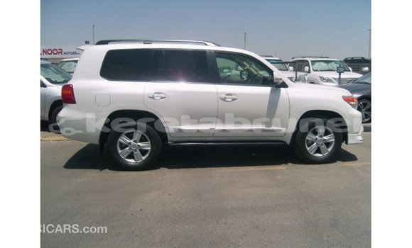 Buy Import Toyota Land Cruiser White Car in Import - Dubai in Belait Buy Import Toyota Land Cruiser White Car in Import - Dubai in Belait