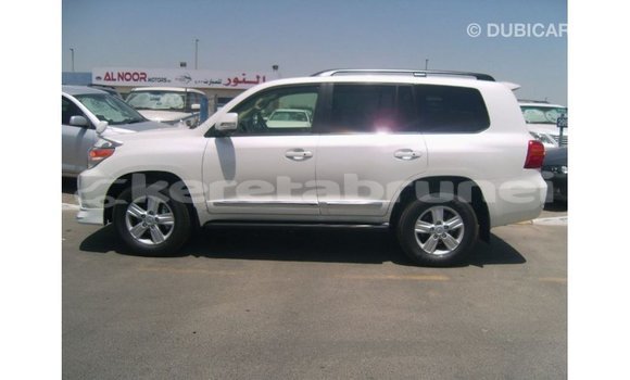 Buy Import Toyota Land Cruiser White Car in Import - Dubai in Belait Buy Import Toyota Land Cruiser White Car in Import - Dubai in Belait