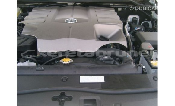 Buy Import Toyota Land Cruiser White Car in Import - Dubai in Belait Buy Import Toyota Land Cruiser White Car in Import - Dubai in Belait