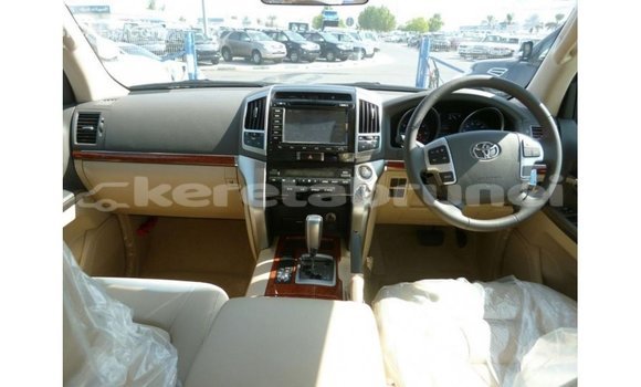 Buy Import Toyota Land Cruiser White Car in Import - Dubai in Belait Buy Import Toyota Land Cruiser White Car in Import - Dubai in Belait