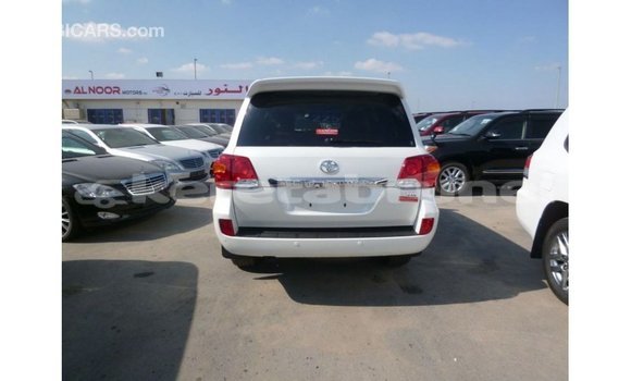 Buy Import Toyota Land Cruiser White Car in Import - Dubai in Belait Buy Import Toyota Land Cruiser White Car in Import - Dubai in Belait