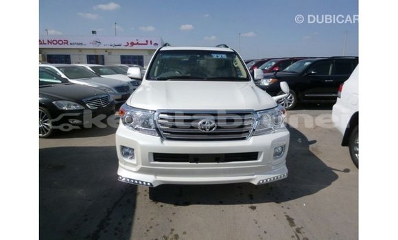 Buy Import Toyota Land Cruiser White Car in Import - Dubai in Belait Buy Import Toyota Land Cruiser White Car in Import - Dubai in Belait