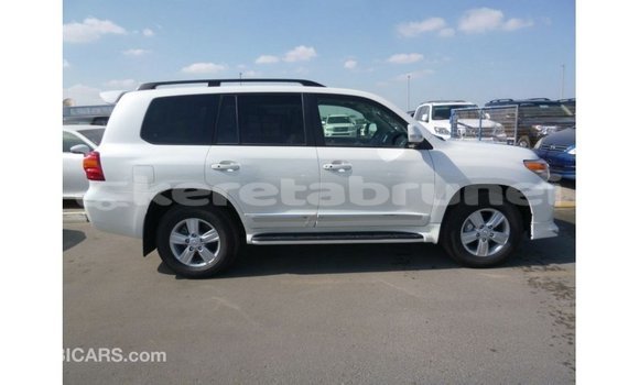 Buy Import Toyota Land Cruiser White Car in Import - Dubai in Belait Buy Import Toyota Land Cruiser White Car in Import - Dubai in Belait