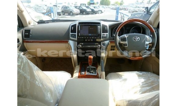 Buy Import Toyota Land Cruiser White Car in Import - Dubai in Belait Buy Import Toyota Land Cruiser White Car in Import - Dubai in Belait