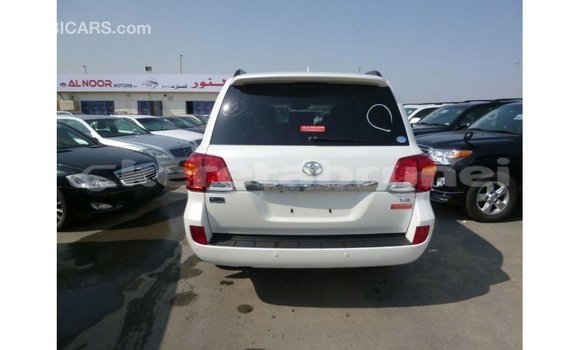 Buy Import Toyota Land Cruiser White Car in Import - Dubai in Belait Buy Import Toyota Land Cruiser White Car in Import - Dubai in Belait