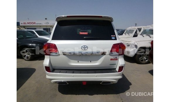 Buy Import Toyota Land Cruiser White Car in Import - Dubai in Belait Buy Import Toyota Land Cruiser White Car in Import - Dubai in Belait