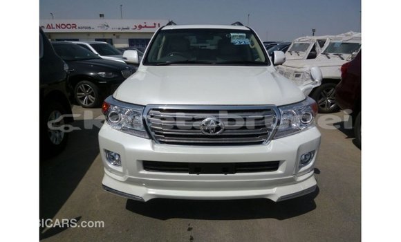 Buy Import Toyota Land Cruiser White Car in Import - Dubai in Belait Buy Import Toyota Land Cruiser White Car in Import - Dubai in Belait