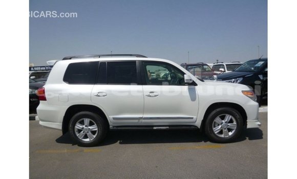 Buy Import Toyota Land Cruiser White Car in Import - Dubai in Belait Buy Import Toyota Land Cruiser White Car in Import - Dubai in Belait