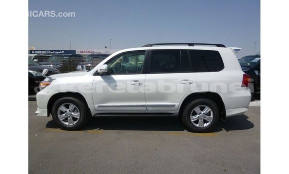 Buy Import Toyota Land Cruiser White Car in Import - Dubai in Belait Buy Import Toyota Land Cruiser White Car in Import - Dubai in Belait