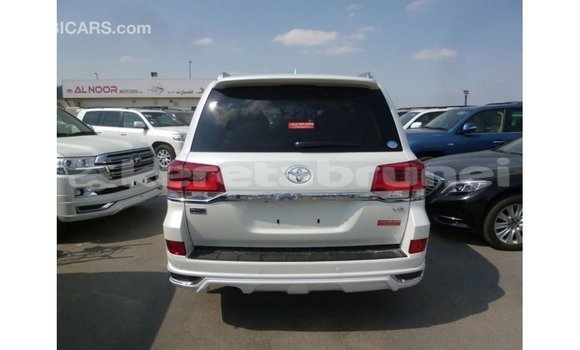 Buy Import Toyota Land Cruiser White Car in Import - Dubai in Belait Buy Import Toyota Land Cruiser White Car in Import - Dubai in Belait