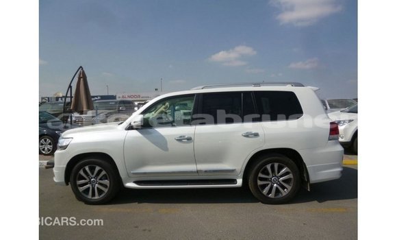 Buy Import Toyota Land Cruiser White Car in Import - Dubai in Belait Buy Import Toyota Land Cruiser White Car in Import - Dubai in Belait