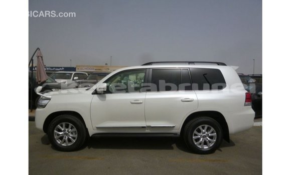 Buy Import Toyota Land Cruiser White Car in Import - Dubai in Belait Buy Import Toyota Land Cruiser White Car in Import - Dubai in Belait