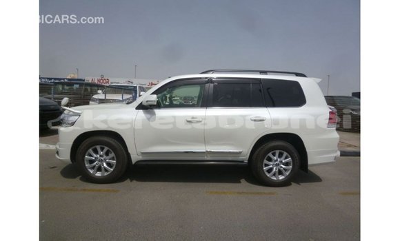 Buy Import Toyota Land Cruiser White Car in Import - Dubai in Belait Buy Import Toyota Land Cruiser White Car in Import - Dubai in Belait