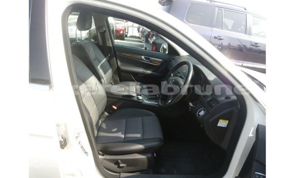 Buy Import Mercedes-Benz 200 White Car in Import - Dubai in Belait Buy Import Mercedes-Benz 200 White Car in Import - Dubai in Belait