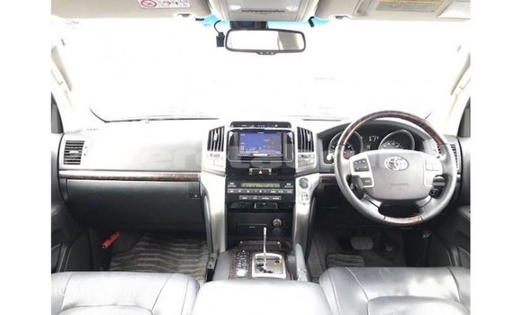 Buy Import Toyota Land Cruiser White Car in Import - Dubai in Belait Buy Import Toyota Land Cruiser White Car in Import - Dubai in Belait