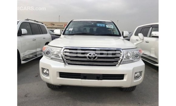 Buy Import Toyota Land Cruiser White Car in Import - Dubai in Belait Buy Import Toyota Land Cruiser White Car in Import - Dubai in Belait
