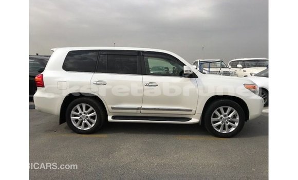 Buy Import Toyota Land Cruiser White Car in Import - Dubai in Belait Buy Import Toyota Land Cruiser White Car in Import - Dubai in Belait