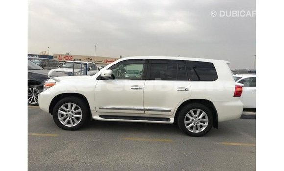 Buy Import Toyota Land Cruiser White Car in Import - Dubai in Belait Buy Import Toyota Land Cruiser White Car in Import - Dubai in Belait