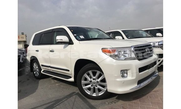 Buy Import Toyota Land Cruiser White Car in Import - Dubai in Belait Buy Import Toyota Land Cruiser White Car in Import - Dubai in Belait
