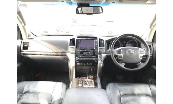 Buy Import Toyota Land Cruiser White Car in Import - Dubai in Belait Buy Import Toyota Land Cruiser White Car in Import - Dubai in Belait