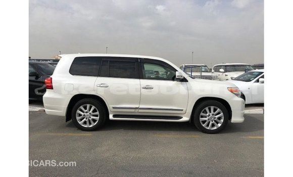 Buy Import Toyota Land Cruiser White Car in Import - Dubai in Belait Buy Import Toyota Land Cruiser White Car in Import - Dubai in Belait