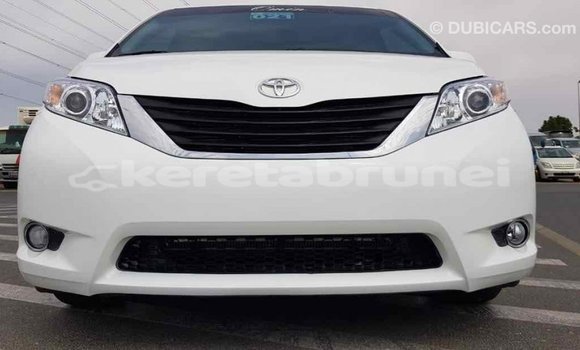 Buy Import Toyota Sienna White Car in Import - Dubai in Belait Buy Import Toyota Sienna White Car in Import - Dubai in Belait