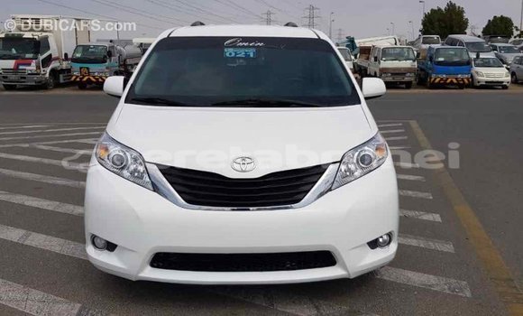 Buy Import Toyota Sienna White Car in Import - Dubai in Belait Buy Import Toyota Sienna White Car in Import - Dubai in Belait
