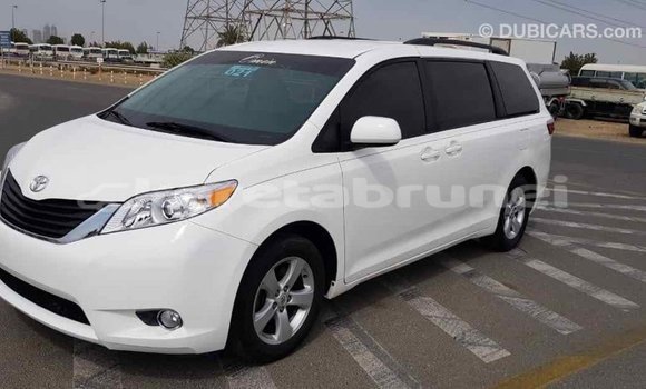 Buy Import Toyota Sienna White Car in Import - Dubai in Belait Buy Import Toyota Sienna White Car in Import - Dubai in Belait