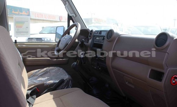 Buy Import Toyota Land Cruiser Beige Car in Import - Dubai in Belait Buy Import Toyota Land Cruiser Beige Car in Import - Dubai in Belait
