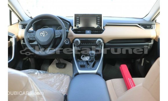 Buy Import Toyota HiAce White Truck in Import - Dubai in Belait Buy Import Toyota HiAce White Truck in Import - Dubai in Belait