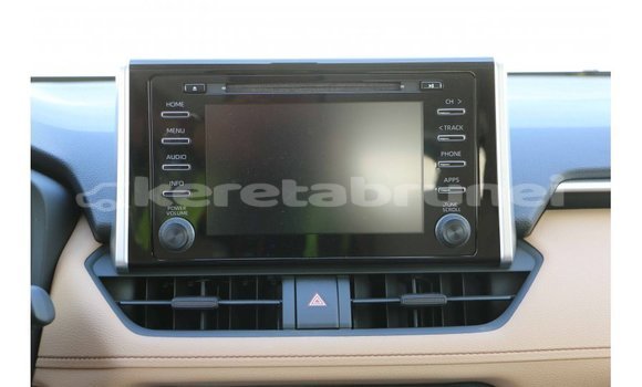 Buy Import Toyota HiAce White Truck in Import - Dubai in Belait Buy Import Toyota HiAce White Truck in Import - Dubai in Belait