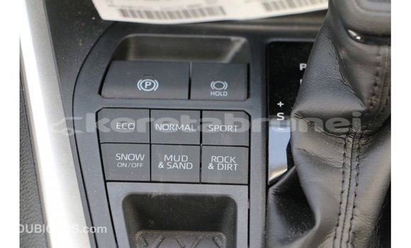 Buy Import Toyota HiAce White Truck in Import - Dubai in Belait Buy Import Toyota HiAce White Truck in Import - Dubai in Belait