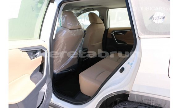 Buy Import Toyota HiAce White Truck in Import - Dubai in Belait Buy Import Toyota HiAce White Truck in Import - Dubai in Belait