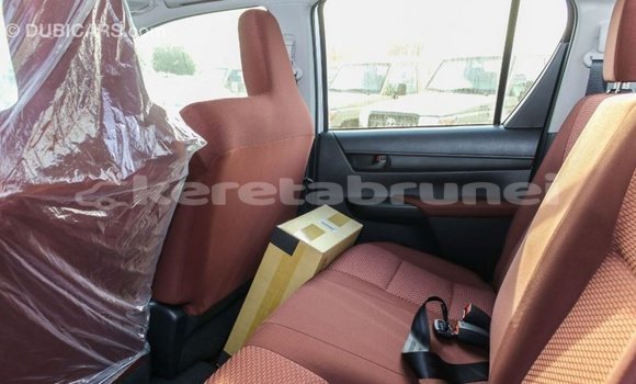 Buy Import Toyota Hilux White Car in Import - Dubai in Belait Buy Import Toyota Hilux White Car in Import - Dubai in Belait