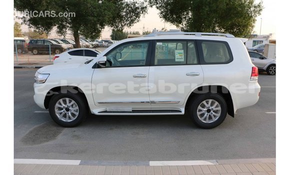Buy Import Toyota Land Cruiser White Car in Import - Dubai in Belait Buy Import Toyota Land Cruiser White Car in Import - Dubai in Belait