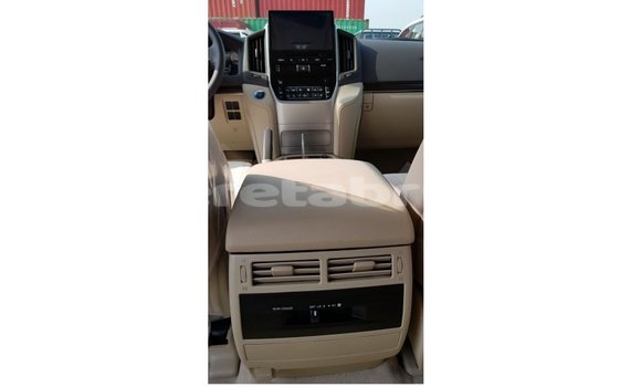 Buy Import Toyota Land Cruiser White Car in Import - Dubai in Belait Buy Import Toyota Land Cruiser White Car in Import - Dubai in Belait